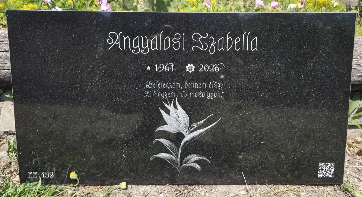 Velevné Angyalosi Izabella emlékére készült gránit emléktábla QR kóddal és virágmotívummal